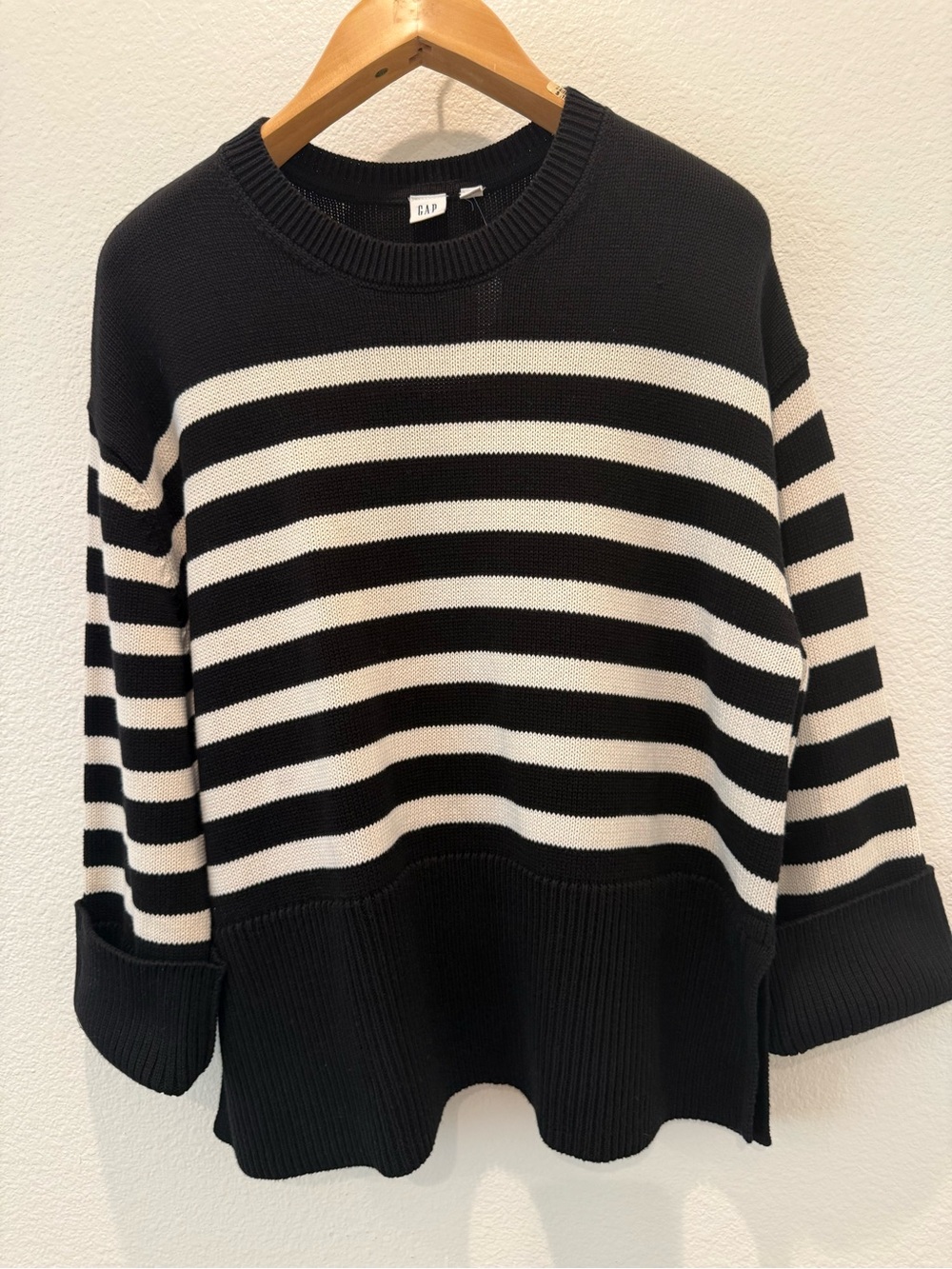GAP sweater black white stripe 100% cotton size Large 100% cotton NWT oversized